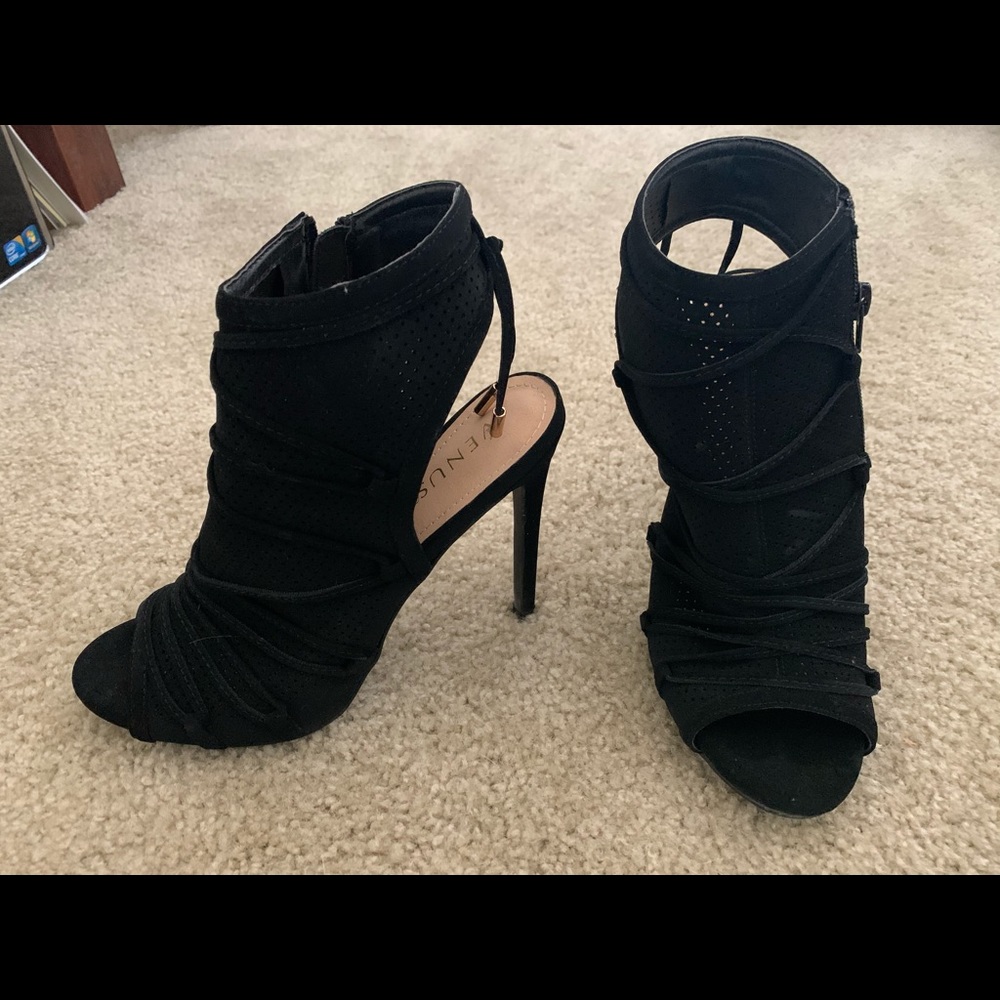 Shoe, fun open toe shoe about 5” heal Black